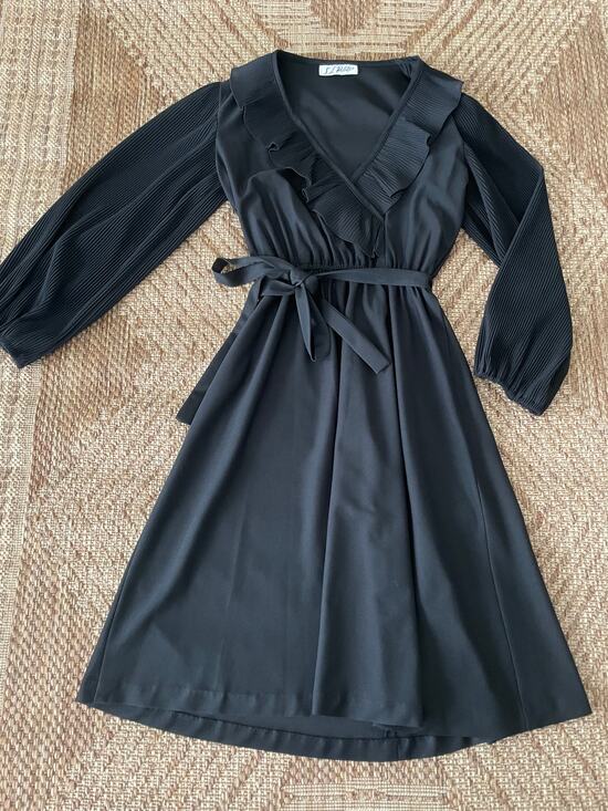 S.L. Petites Dresses & Skirts - Vintage S.L. Petites Black Sheer Ruffle detailed Dress with belt retro disco